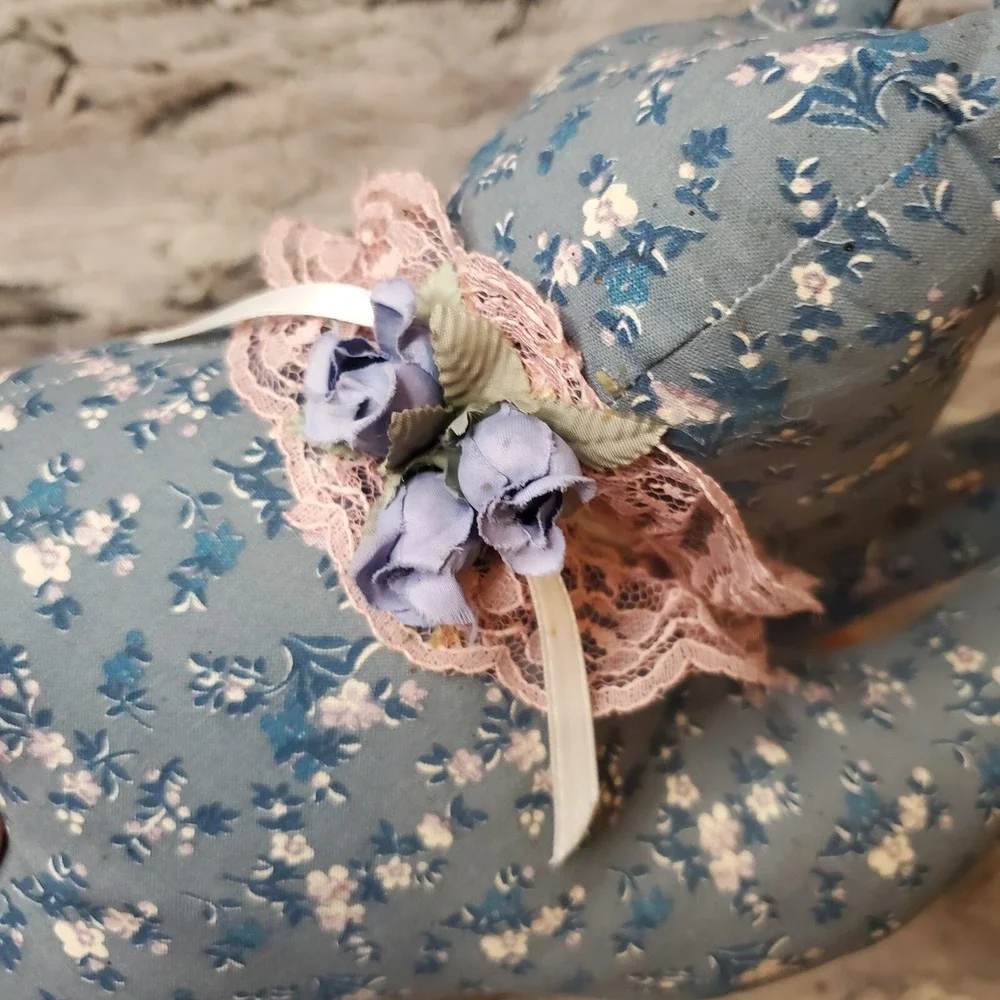 Vintage Handmade‎ Country Blue Rose Pink Floral Laying CAT Cottagecore Granny